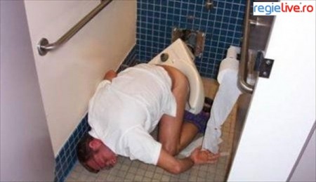 Pe langa ca a adormit a rupt si wc-ul :)))=))) razi de mori